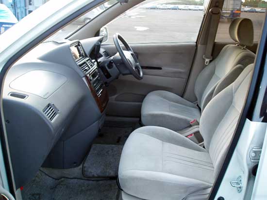2001 Toyota Gaia Photos