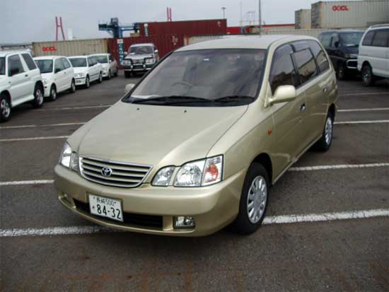 2001 Toyota Gaia Images