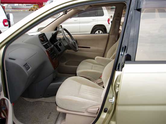 2001 Toyota Gaia Pics