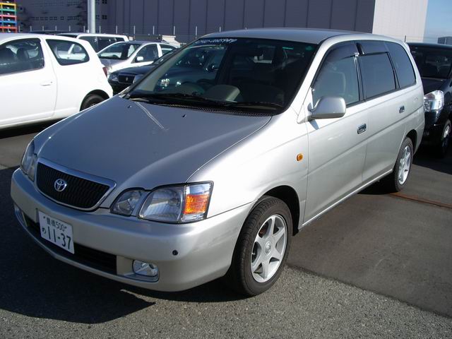 2001 Toyota Gaia Photos