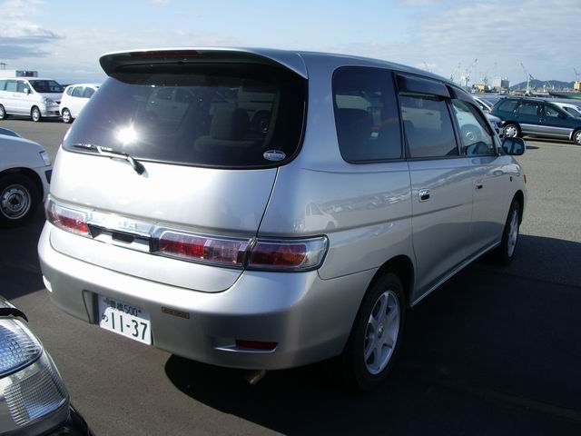 2001 Toyota Gaia Photos