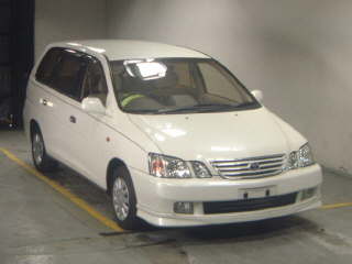 2001 Toyota Gaia Photos