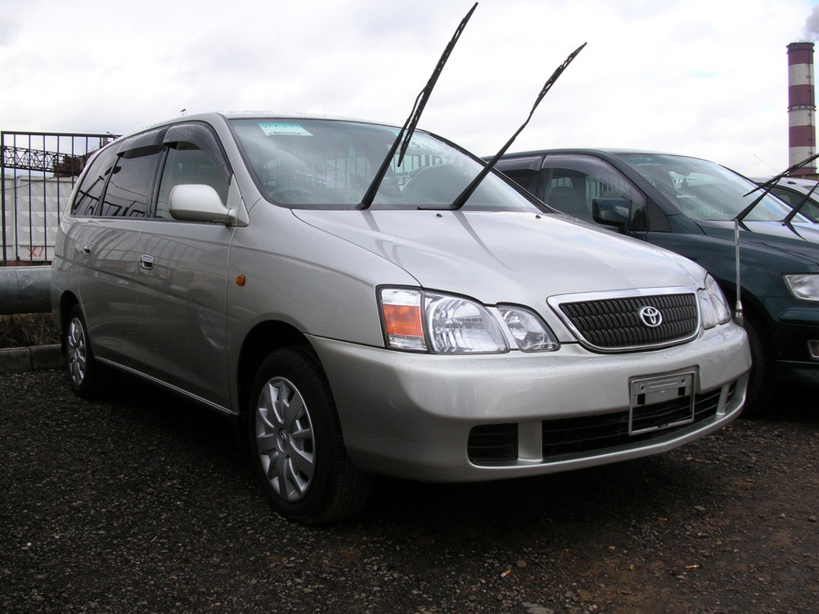 2001 Toyota Gaia Pictures