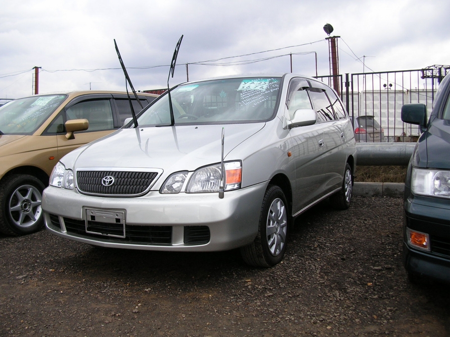 2001 Toyota Gaia Pics