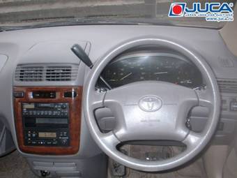 2001 Toyota Gaia Photos