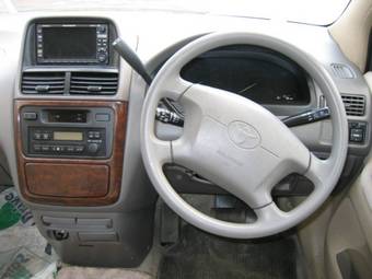 2001 Toyota Gaia Images