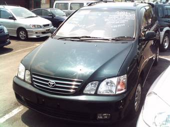 2001 Toyota Gaia Photos