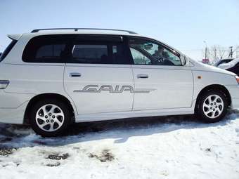 2001 Toyota Gaia Pictures