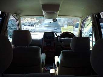 2001 Toyota Gaia Pictures