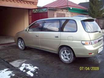 2001 Toyota Gaia Images