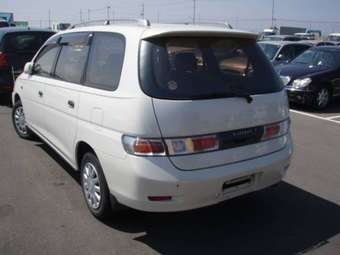 2001 Toyota Gaia Pictures