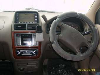 2001 Toyota Gaia Photos