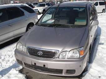 2001 Toyota Gaia Photos