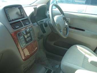 2001 Toyota Gaia Photos