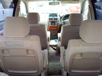 2001 Toyota Gaia Photos