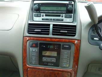 2001 Toyota Gaia Images