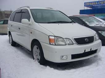 2001 Toyota Gaia Pictures