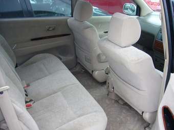 2001 Toyota Gaia Pictures