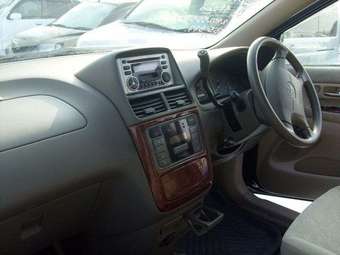 2001 Toyota Gaia Photos