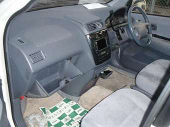 2001 Toyota Gaia Pictures