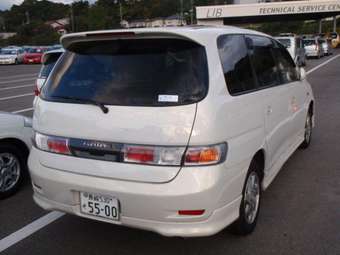 2001 Toyota Gaia Photos