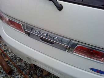 2001 Toyota Gaia Pictures