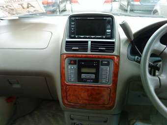 2001 Toyota Gaia Photos