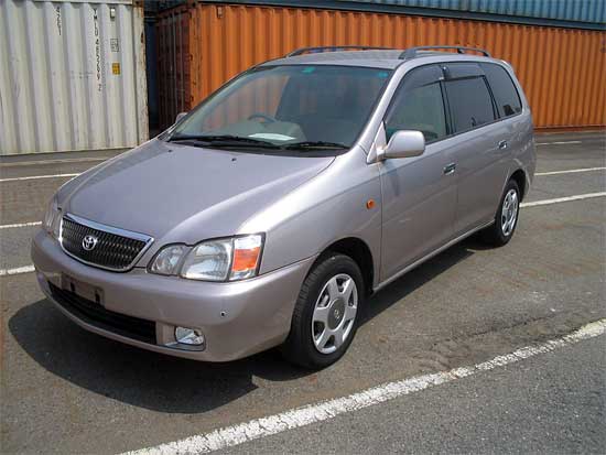 2002 Toyota Gaia Pictures