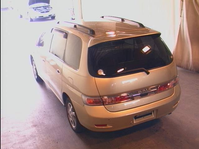 2002 Toyota Gaia Pictures