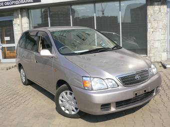 2002 Toyota Gaia Photos