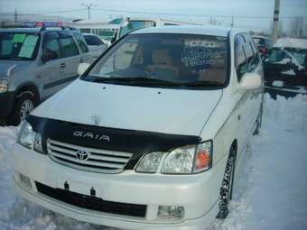 2002 Toyota Gaia Images