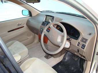 2002 Toyota Gaia Pictures