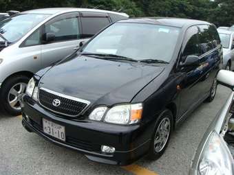 2002 Toyota Gaia Pictures
