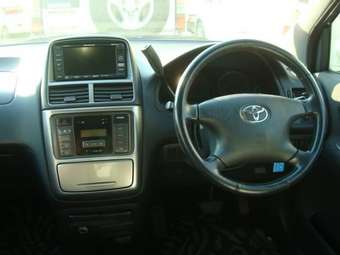 2002 Toyota Gaia Photos