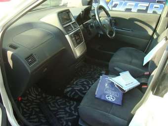 2002 Toyota Gaia Pictures
