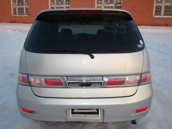 2002 Toyota Gaia Photos