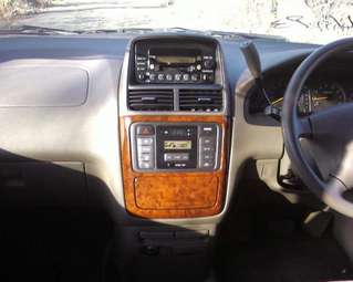 2002 Toyota Gaia Photos