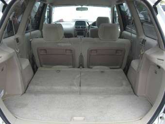 2002 Toyota Gaia Pictures