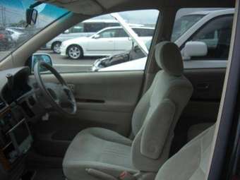 2002 Toyota Gaia Pictures