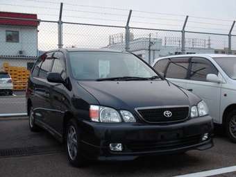 2002 Toyota Gaia Pictures