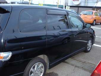 2002 Toyota Gaia Pictures