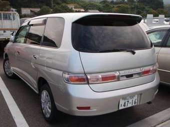 2002 Toyota Gaia Pictures