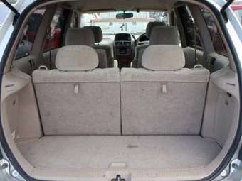 2002 Toyota Gaia Pics