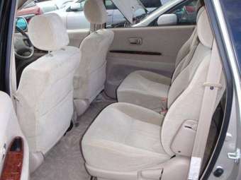 2002 Toyota Gaia Pictures