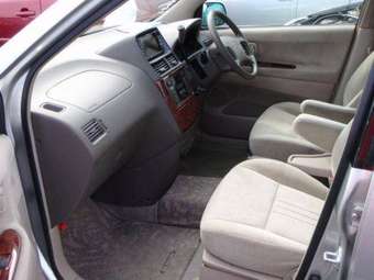 2002 Toyota Gaia Pictures