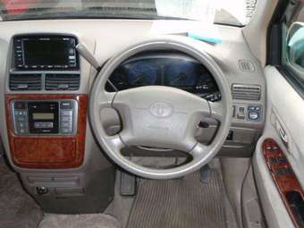 2002 Toyota Gaia Photos