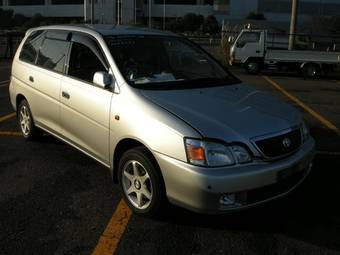 2002 Toyota Gaia Photos