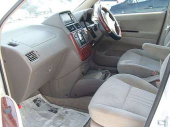2002 Toyota Gaia Photos