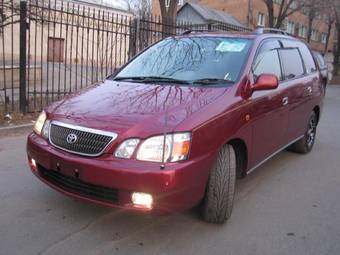 2002 Toyota Gaia Pictures