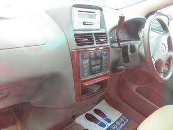 2002 Toyota Gaia Pictures